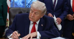 Трамп объявил чрезвычайное положение в США из за угрозы со стороны Кубы