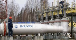 Блокировка нефтепровода бумерангом ударила по Киеву и планам ЕС