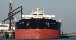 Reuters: НПЗ Индии избегают закупок нефти из РФ с поставкой в марте апреле