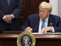 Трамп подписал указ о введении дополнительных пошлин в 10% для всех стран мира Трамп подписал указ о введении дополнительных пошлин в 10% для всех стран мира