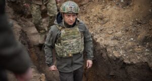 Зеленский: украинские войска не покинут Донбасс