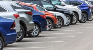 Названы самые подешевевшие подержанные автомобили в России
