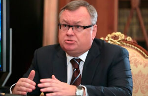 Костин описал состояние российской экономики анекдотом про 80 летнего деда