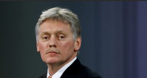 Песков расплакался на ледовом шоу Навки о войне
