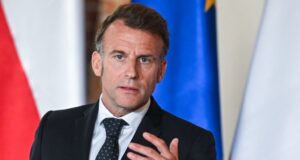 Президент Макрон выступил с гневной речью, в которой вновь заговорил о «терроре против мирного населения»