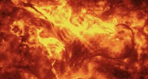 Солнце выбросило гигантский протуберанец размером в 80 раз больше Земли