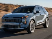 В России начали продавать лучший семейный кроссовер. Сколько стоит новый Kia Sportage теперь В России начали продавать лучший семейный кроссовер