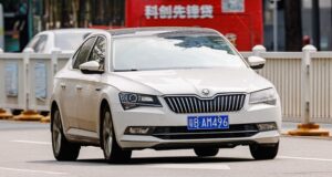Бывает дешевле «Лады»: сколько стоит самая популярная Skoda в России теперь