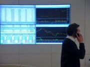 Индекс Мосбиржи упал ниже 2300 пунктов впервые за три года Индекс Мосбиржи упал ниже 2300 пунктов впервые за три года