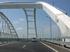 Крымский мост в четвертый раз за день закрыли для автомобилей Крымский мост в четвертый раз за день закрыли для автомобилей