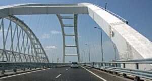 Крымский мост в четвертый раз за день закрыли для автомобилей