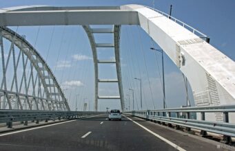 Крымский мост в четвертый раз за день закрыли для автомобилей