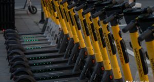Минтранс РФ подготовил предложения по регулированию движения электросамокатов по тротуарам
