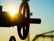 Мировые цены на нефть опустились ниже $80 за баррель Мировые цены на нефть опустились ниже $80 за баррель