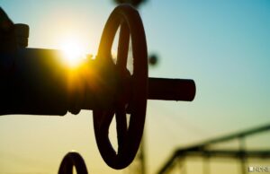 Мировые цены на нефть опустились ниже $80 за баррель