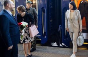 Незваный гость лучше «тихушки-лохушки»: у Тихановской «сдали» своих оппозиционеров в Белоруссии Незваный гость лучше "тихушки лохушки": у Тихановской "сдали" своих оппозиционеров в Белоруссии