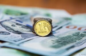 Официальные курсы доллара и евро выросли еще почти на 1 рубль