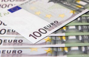 Официальный курс евро подрожал еще почти на 1 рубль