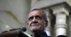 Президент Ирана призвал к перераспределению власти в стране
