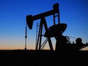 Reuters узнал о планах ЕС сохранить потолок цен на нефть из России на текущем уровне