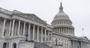 Сенат США принял резолюцию по ограничению военных полномочий Трампа