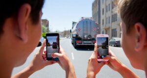 «Скинул фотку друзьям – получил срок»: в Крыму задерживают за съёмку передвижения бензовозов