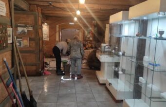 Специалисты МЧС и прихожане спасли храм в Нижних Сергах от затопления (ФОТО)