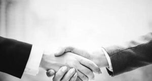 Украинский омбудсмен Лубинец ушёл от ответа на вопрос об объятиях с чиновником из России