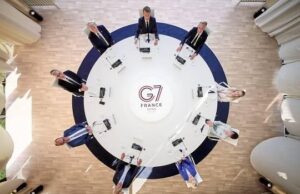 Ушаков увидел на саммите G7 попытку смены ролей Запада в конфликте на Украине