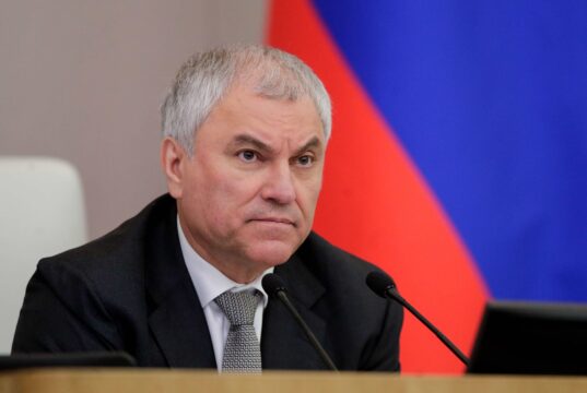 Володин обвинил Запад и Киев в атаке на автобус с детьми из Белоруссии