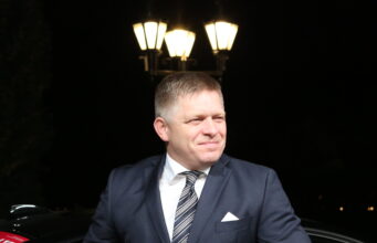 Фицо: Словакия не даст ни евро на помощь Украине