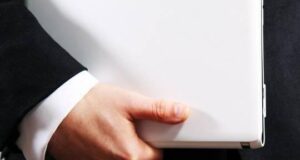 Главный государственный телеканал Венгрии приостановил вещание