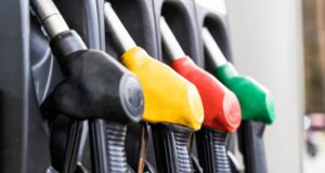 Как ситуация с топливом влияет на продажи автомобилей в России