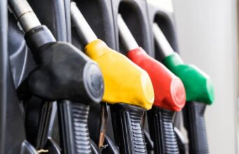 Как ситуация с топливом влияет на продажи автомобилей в России