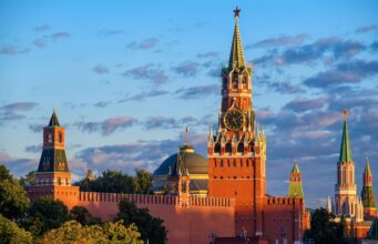 Какие прогнозы для России выдвигают отечественные и западные элиты?