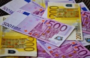 Киев просит Евросоюз выделить на оружие дополнительные 6,6 млрд евро Киев просит Евросоюз выделить на оружие дополнительные 6,6 млрд евро