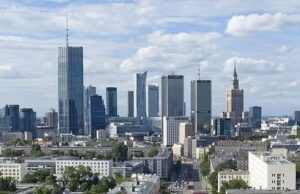 Польша переводит украинцев на общие основания со всеми иностранцами Польша переводит украинцев на общие основания со всеми иностранцами