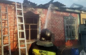 Пожар в жилом доме Магнитогорске: погибла женщина Пожар в жилом доме Магнитогорске: погибла женщина