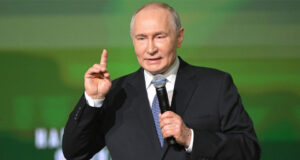 Путин пообещал мощный зеркальный ответ на агрессию против России