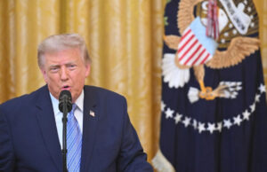 Трамп обвинил Китай, Россию, Иран и КНДР во вмешательстве в американские выборы Трамп обвинил Китай, Россию, Иран и КНДР во вмешательстве в американские выборы