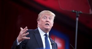 Трамп пообещал продолжать удары, пока власти Ирана не сядут за стол переговоров