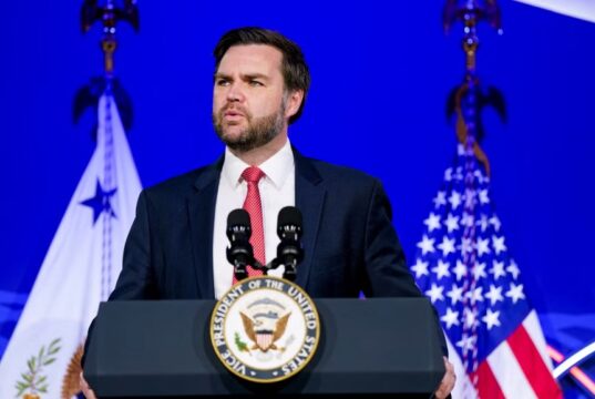 Вэнс заявил о попытках израильтян сорвать сделку США с Ираном