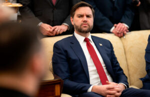 Вице-президент США предостерег ВСУ от попыток наступления Вице президент США предостерег ВСУ от попыток наступления