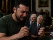 Зеленский в отчаянии: один «преданный друг» Украины в США неожиданно умер, другой таинственно пропал Зеленский в отчаянии: один "преданный друг" Украины в США неожиданно умер, другой таинственно пропал
