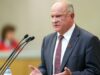 Зюганов назвал работу Госдумы восьмого созыва пятилеткой испытаний и войны