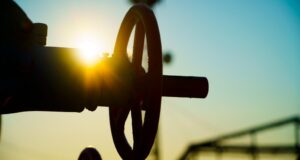 Цены на нефть взлетели почти до $100 после атаки хуситов на саудовские нефтетанкеры