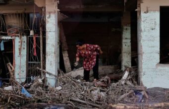 Число жертв наводнения в Непале превысило 540 человек, пропали около 1000 человек