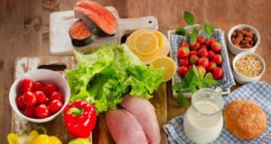 Диетолог раскрыла, какие продукты лучше всего есть в жару
