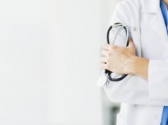 doctor physician white coat uniform medical assistant stethoscope 1571983 pxhere.com