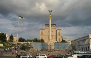 Европарламентарий обвинил Зеленского в фашизме из за отказа от выборов